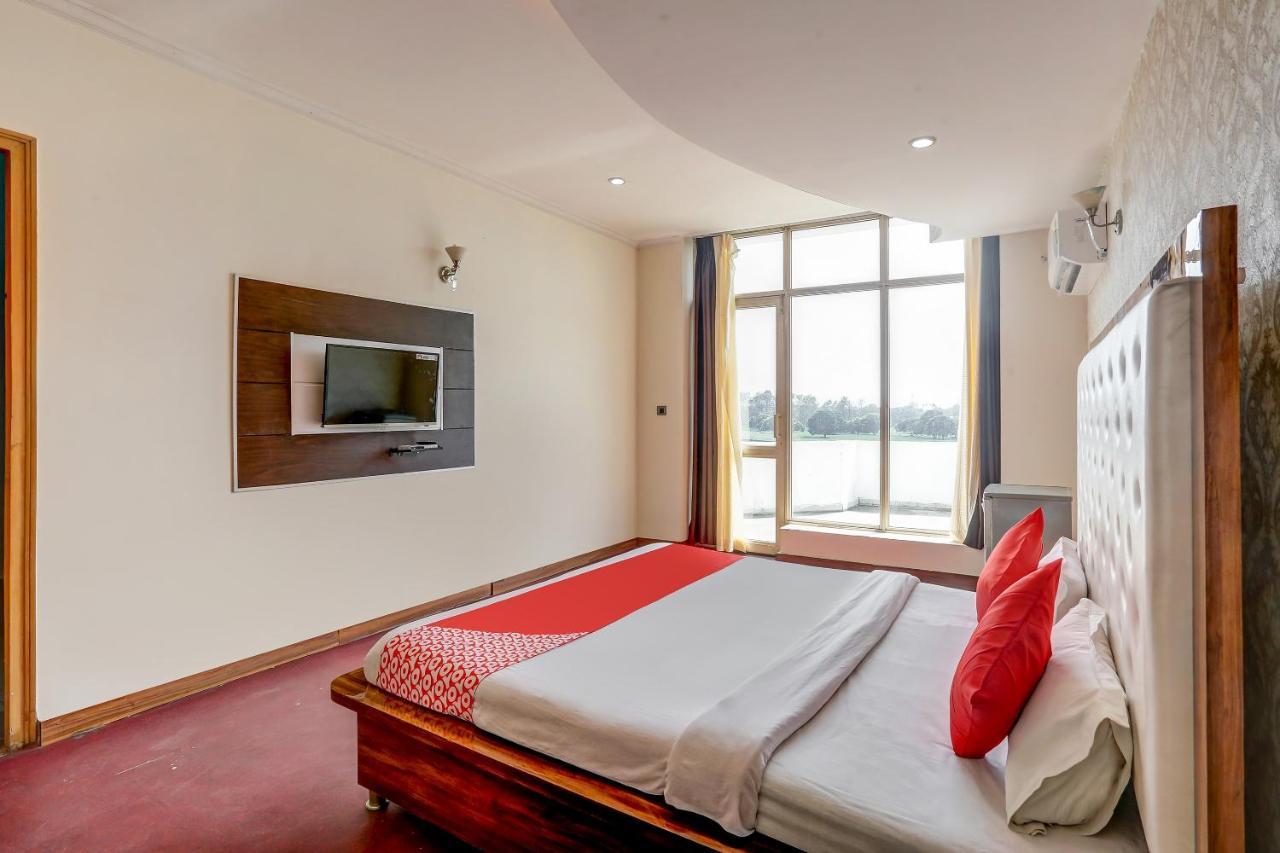 Oyo 71042 Sahara Estate Otel Gorakhpur Dış mekan fotoğraf