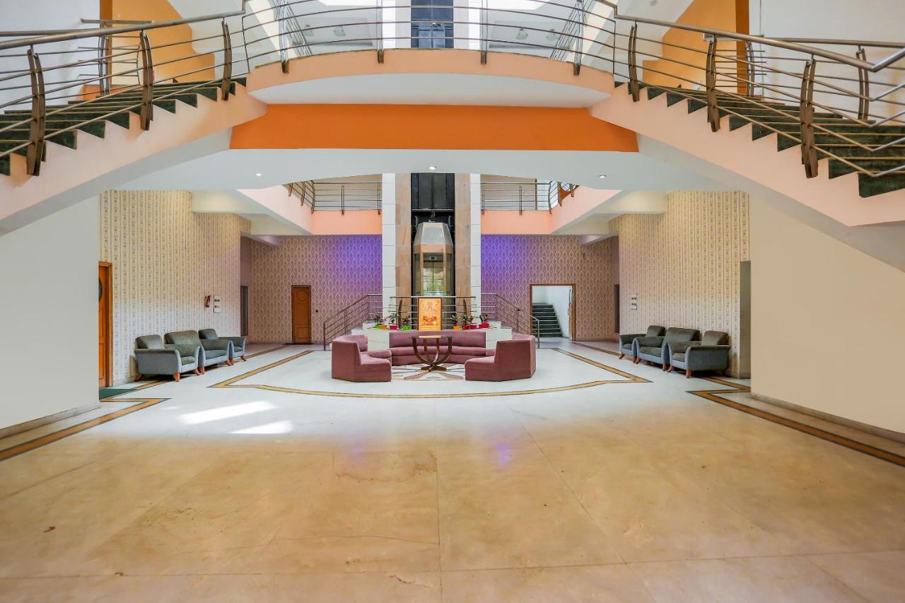 Oyo 71042 Sahara Estate Otel Gorakhpur Dış mekan fotoğraf
